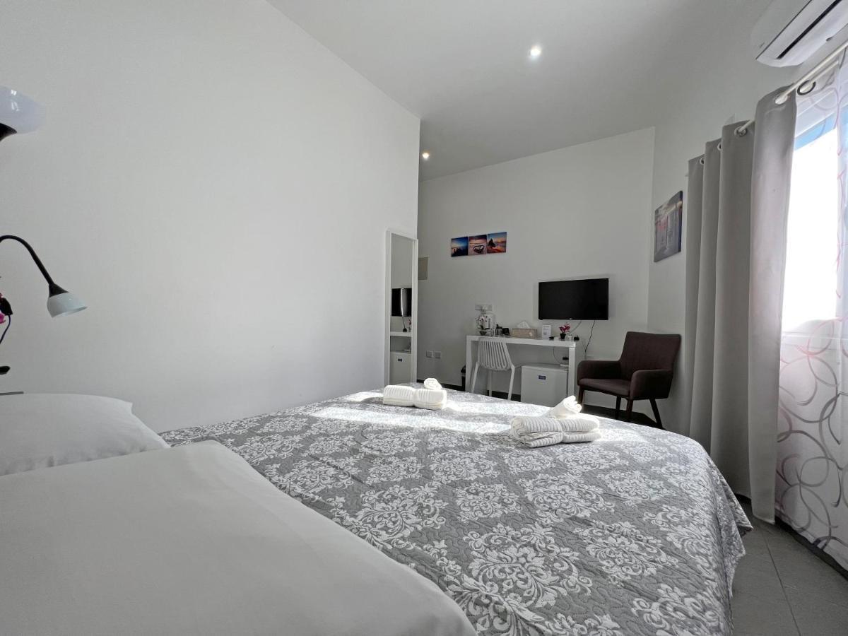 Apollo Rooms By Albert'S Apartment Larnaca Buitenkant foto